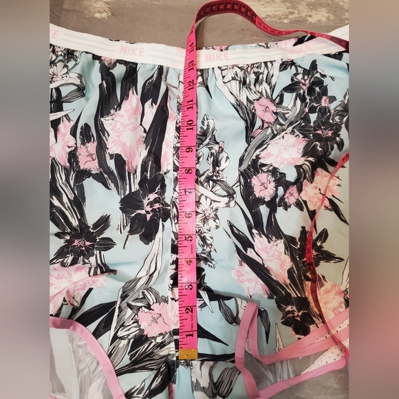 NWOT Nike Dri-Fit Tempo mini shorts. Floral. Blue, pink, black, white. Liner. 2X - Picture 8 of 13